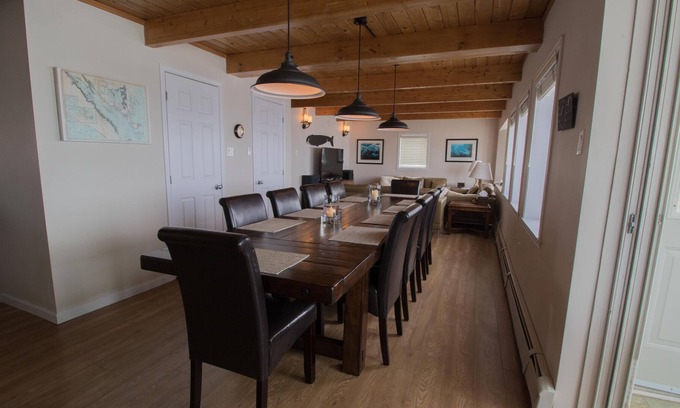 Iqaluit House | Beautiful house on the beach of Frobisher Bay!