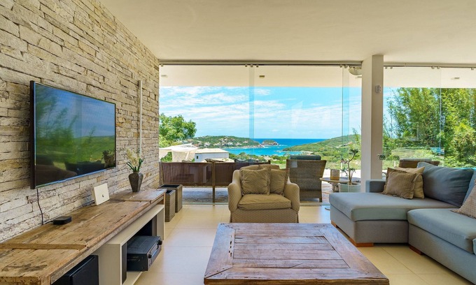 Portal da Ferradura Villa | Inviting House with Private Pool Overlooking Búzios