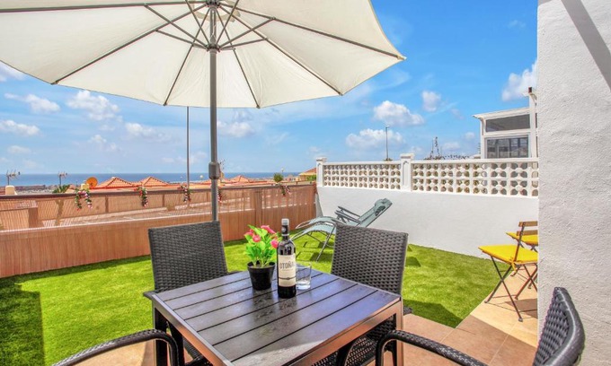 Caleta de Fuste Apartment | Elegant Oceanfront House with Pool - Guest Rated 10/10
