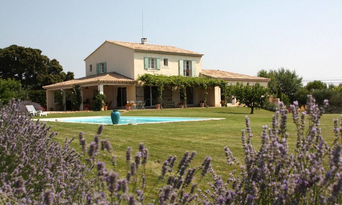 Estezargues Villa | Idyllic House with Pool & Ocean View near Avignon/Nîmes