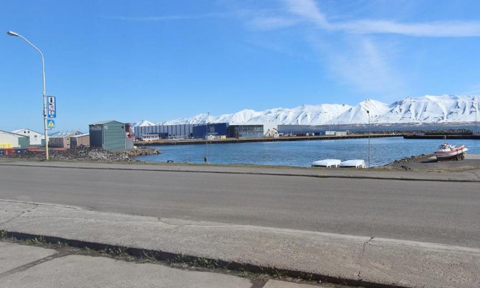 Dalvik Apartment | Inviting House with Spectacular Ocean View and Hot Tub