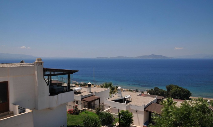 Dagbelen House | Inviting House with Breathtaking Mediterranean Views