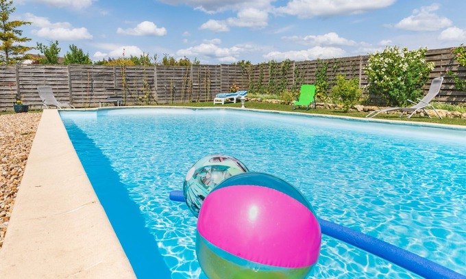 Verteillac House | Family-Friendly Retreat with Pool for 6-8 Guests