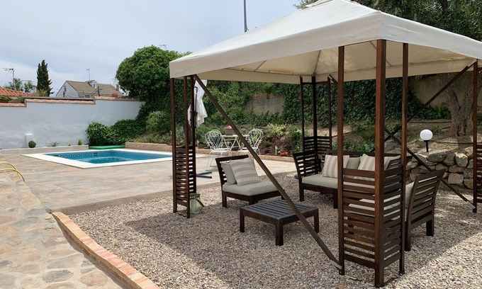 Arges House | Idyllic Home with Pool Near Puy du Fou and Toledo