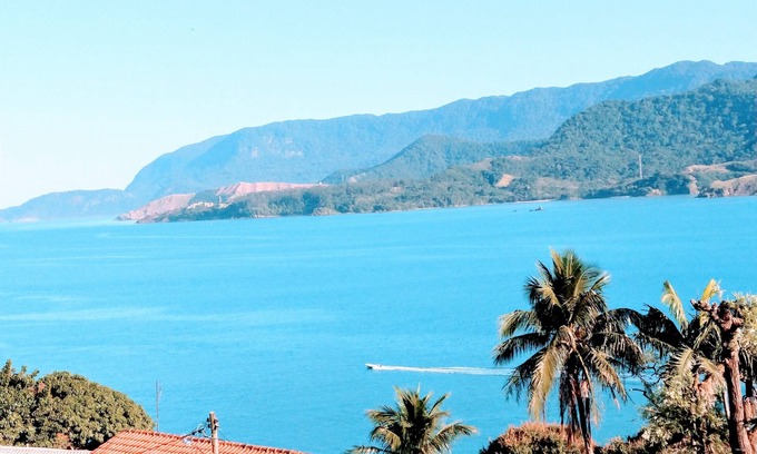 Centro Comercial House | Scenic House with Sea Views Near Goat Island Beach