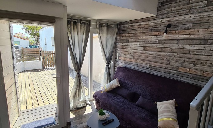 Les Boucholeurs House | Family-Friendly T2 Accommodation with Pet-Friendly Amenities