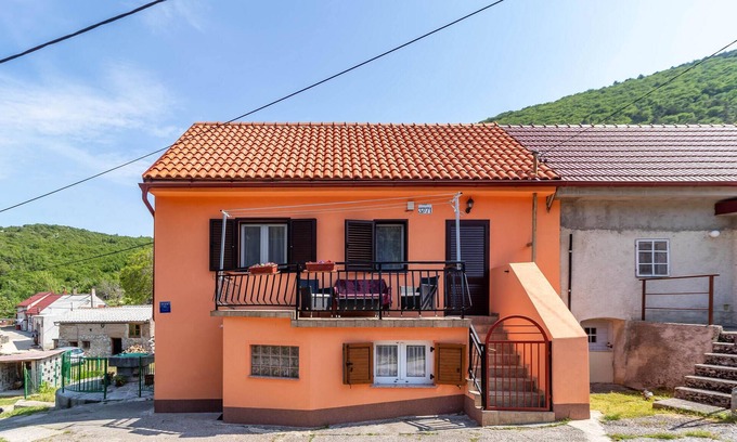 Senj House | Relaxing Cottage Getaway in Nature with Spa & Breakfast