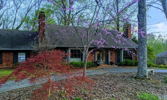 Prospect House | Premier Hunting Creek Neighborhood Derby Rental for 12 Guests