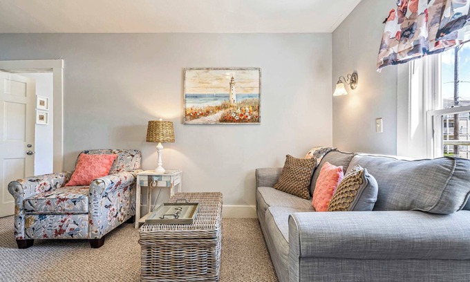 Ogunquit Apartment | Beach Rose Suite #5 at Lighthouse Landing – Family-Friendly Stay