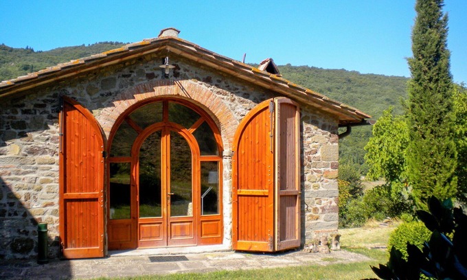 Greve in Chianti Villa | Charming Villa for 4 with WIFI, Pets Welcome & Scenic Views