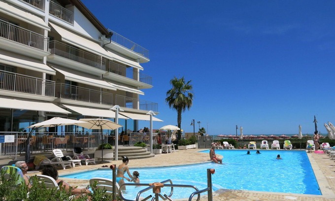 Roseto degli Abruzzi Apartment | Inviting Apartment for 4 with Pool, A/C, and Pet-Friendly Perks