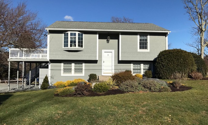 Jamestown Shores House | Idyllic Jamestown Home with Ocean View near the Water