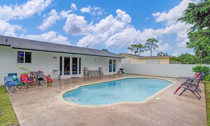 Miami Gardens House | Prime Miami Gardens Retreat with Heated Pool & Spa
