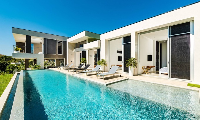 Black Beauty Villa | Exquisite Jungle Villa with Huge Pool & Guest Rated 10/10