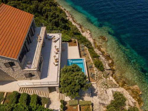 Cove Tri Zala (Zrnovo) Villa | Villa Korcula Waterfront: 4-Star Oceanfront Getaway