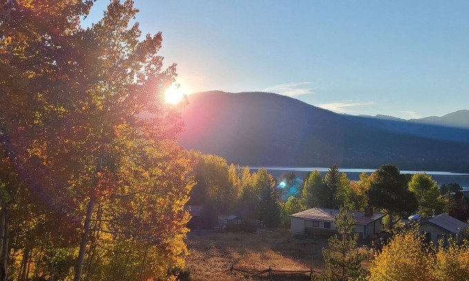 Grand Lake House | Scenic Lake and Mountain Retreat with Pool & Breakfast