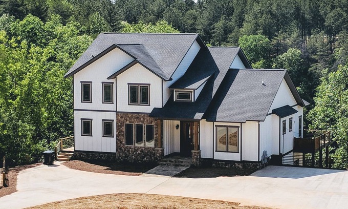 Wedowee House | Tranquil Lake House with Hot Tub and Breathtaking Views