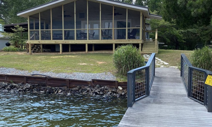 Jacksons' Gap House | Elevate Your Escape: Book Now for Oceanview Bliss!