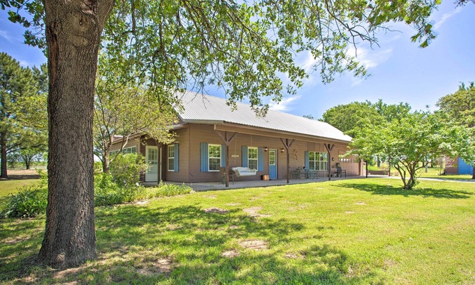 Ardmore House | Beautiful Lake Murray Retreat <1 Mi to Lake!