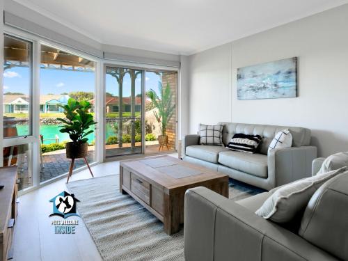 Encounter Bay House | Experience Breathtaking Lake Views with Pet-Friendly Options