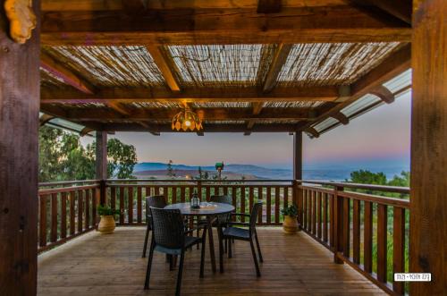Tiberias Cabin | Scenic Lake View Wooden House with Hot Tub & Breakfast