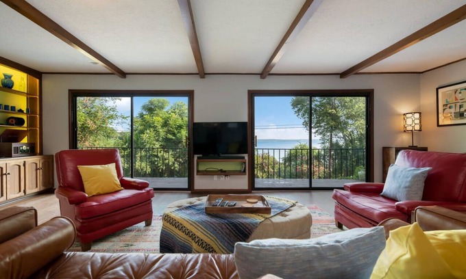 Belton House | Exceptional Lake Views from Every Room - Pet Friendly Stay