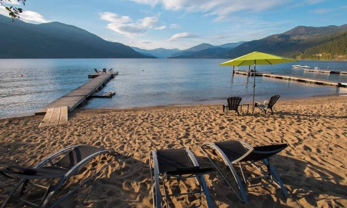 Christina Lake House | Idyllic Lakefront Getaway with Hot Tub and Ocean Views