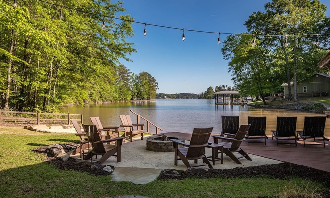 Jacksons' Gap House | Lakefront House with Dock, Kayaks & Pool - Guest Rated 10/10