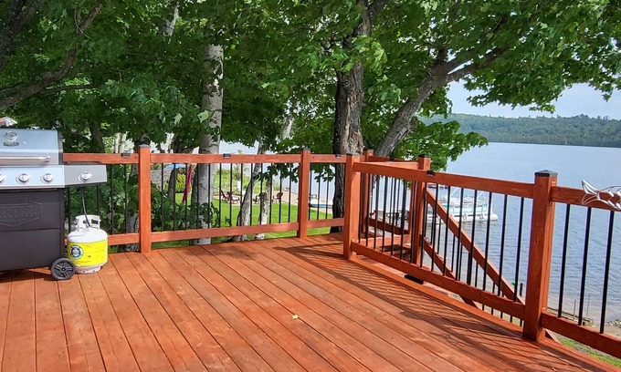 Algoma District Cottage | Charming Lakefront Cottage with Private Beach and Spa