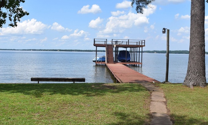 Cedar Creek Reservoir House | Lakefront Getaway at Cedar Creek Lake - Guest Rated 9.4/10