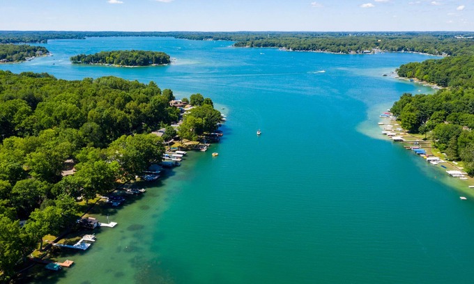 Richland House | Idyllic Gull Lake Home with Private Beach and Pet-Friendly Stay