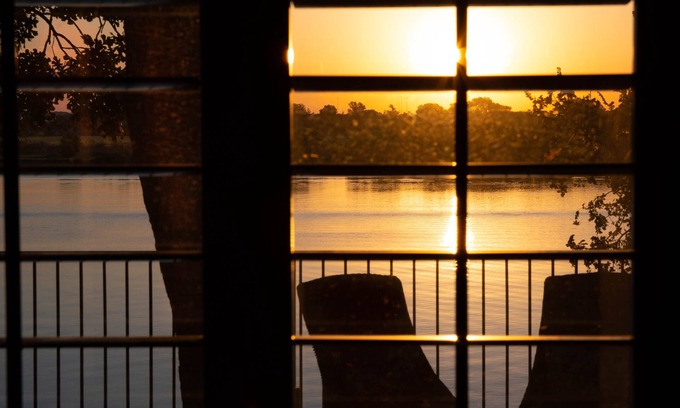 Granbury House | Scenic Lakefront Retreat Near Downtown with Pool & Kitchen