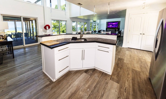 Glenn Haven Shores House | Scenic Lakefront Retreat with Private Beach Access