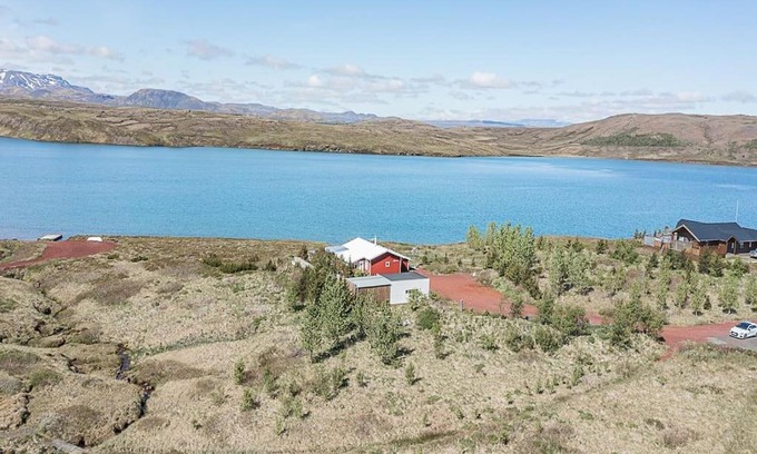 Selfoss House | Idyllic Lakehouse Retreat Near Golden Circle with Hot Tub