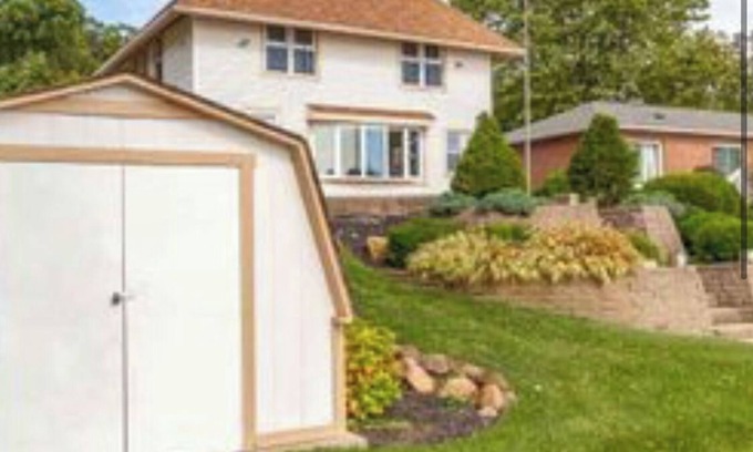 Onsted House | Charming Lakehouse with Pool and Breathtaking Views