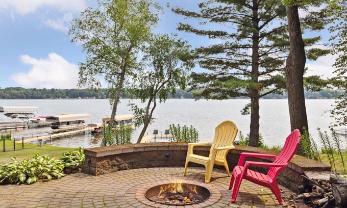 Amery House | Idyllic Lakeside Retreat at Bear Trap Lake in Amery