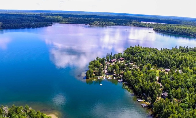 Grand Rapids House | Tranquil Lakeside Log Cottage with Ocean View & Pet Friendly