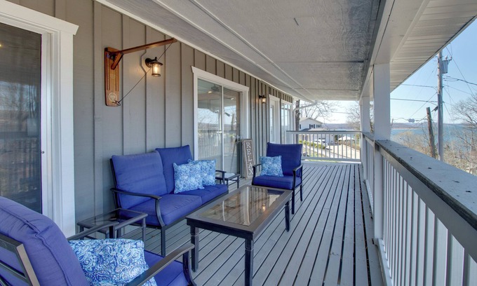 Lakeview House | Inviting Lakeview Retreat: Steps from Bull Shoals Lake!
