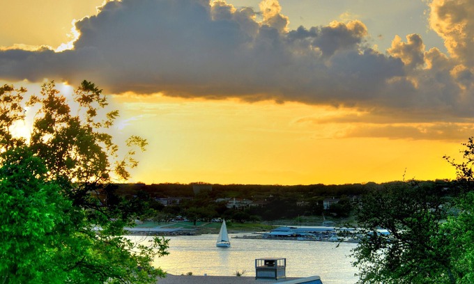 Lakeway House | Scenic Lakeview Retreat: Pet-Friendly & Family-Oriented