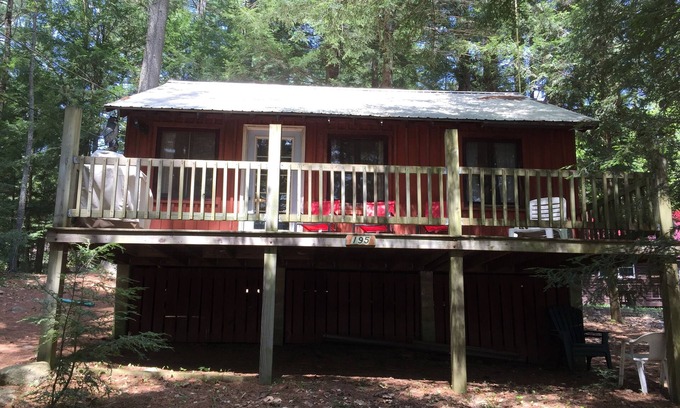 Chestertown Cottage | Charming Lakeview Cottage Retreat on Friends Lake