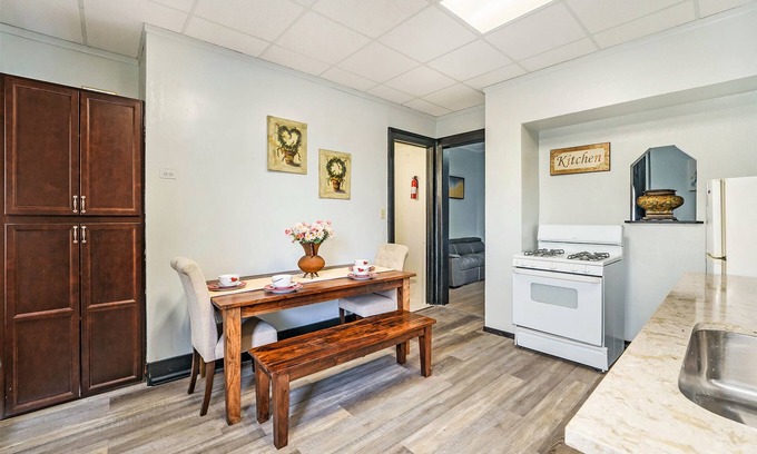 Uptown Apartment | Cozy 1 Bed Retreat in Capitol Hill, Denver - Family-Friendly!
