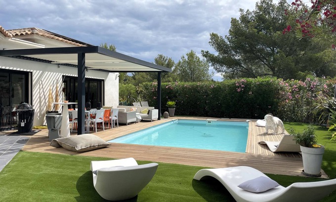 Bandol Villa | Prestigious Villa with Pool & Ocean View, Perfect for 8