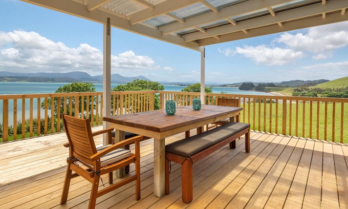 Opononi House | Spacious 6-Bedroom Coastal Home with Spa and Ocean Views