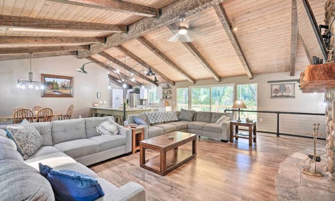 Glencoe Cabin | Spacious Ski Retreat with Wine Tasting & Top Amenities