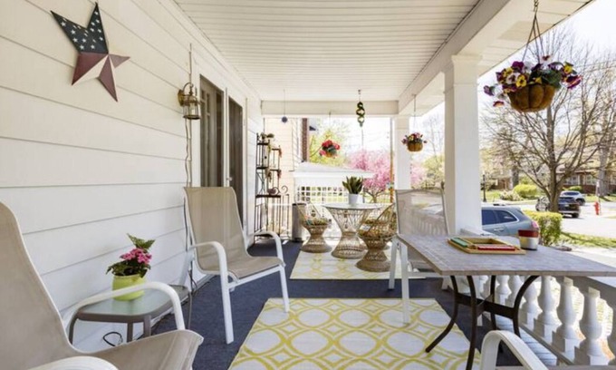 Eastside House | Inviting Colonial Home with Spa & Breakfast, Rated 9.6/10