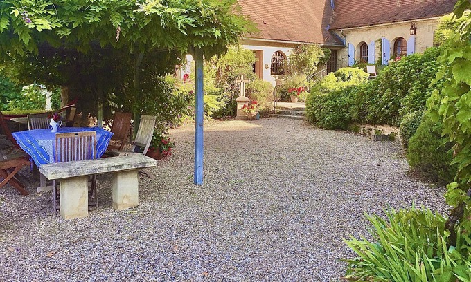Montignac House | Beautiful, large country home - 30 acres, 6 beds, pool. Montignac Lascaux Cave