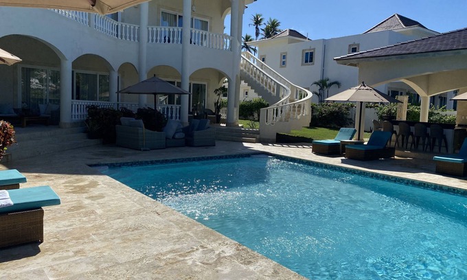Los Brazos House | Elegant Villa with Ocean View and Private Pool