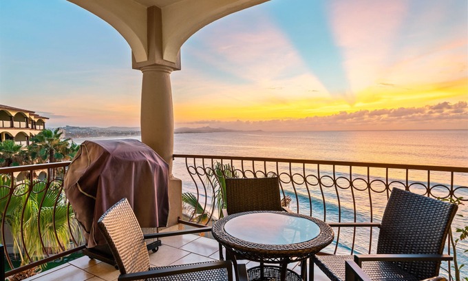 San Jose del Cabo Condo | Idyllic Las Olas Beachfront Condo: Rated 9.8 by Guests