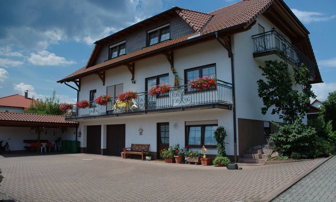 Fischbach bei Dahn Apartment | Explore Leisure Activities with Family-Friendly Amenities