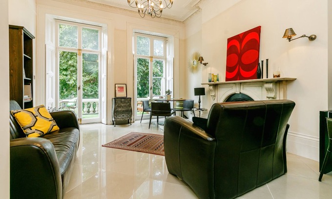 Clapham Apartment | Bright & Inviting 2-Bed Flat with Kitchen by Clapham Common